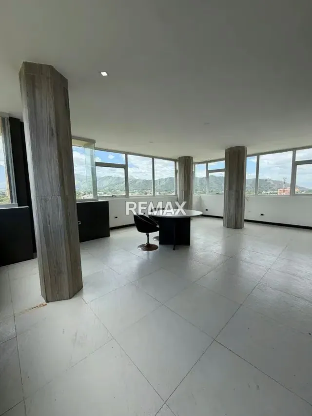 Venta de Oficinas La Arboleda, Maracay - 5