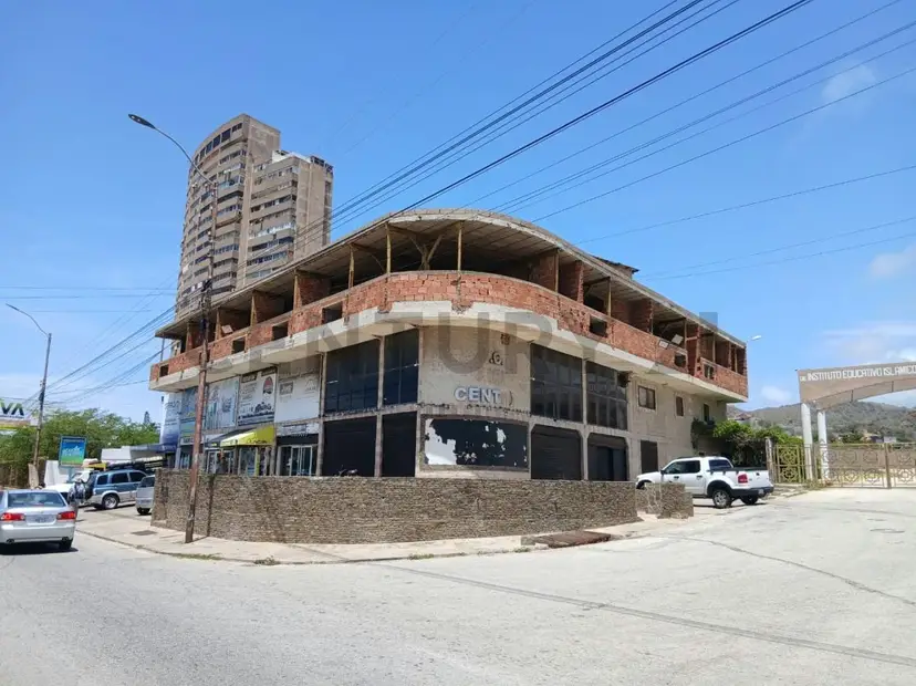Centro Comercial en Av. 4 de Mayo, Porlamar, Isla de Margarita