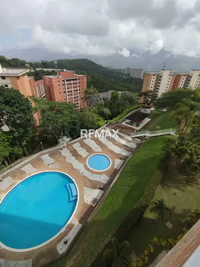 Lindo Apartamento en Alquiler en la Urbanización Miravila, Parque Caiza, Municipio Sucre. - 2