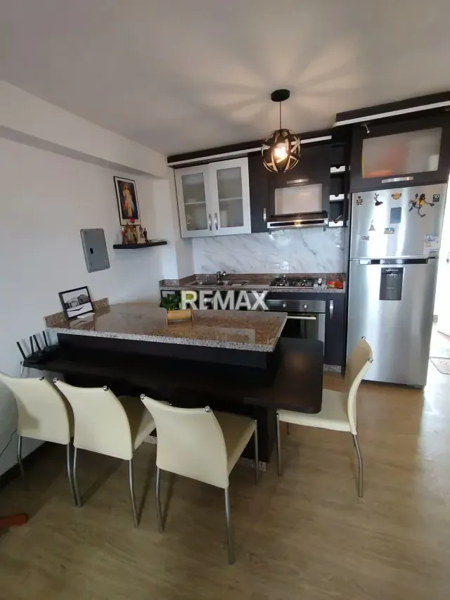 Lindo Apartamento en Alquiler en la Urbanización Miravila, Parque Caiza, Municipio Sucre. - 3