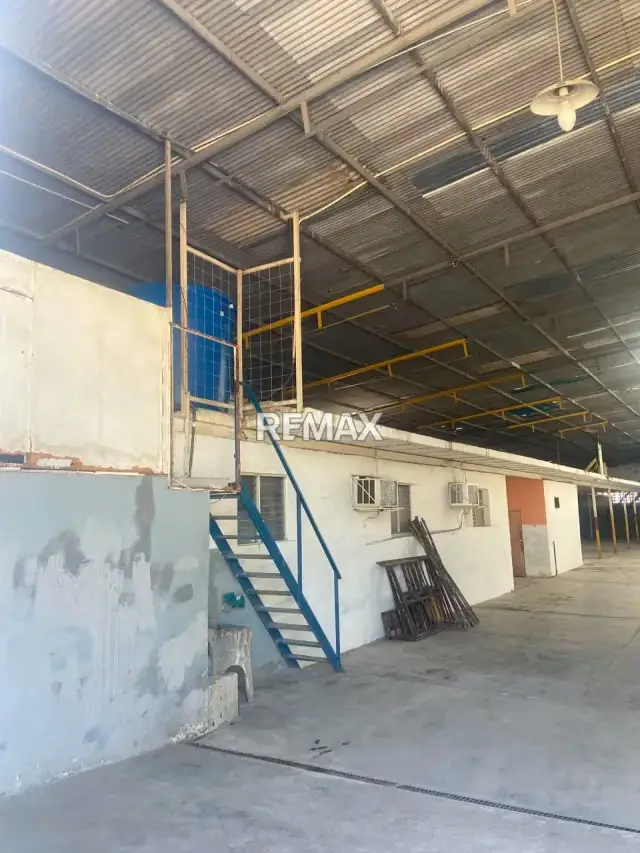 En Alquiler Galpon Av. Intercomunal