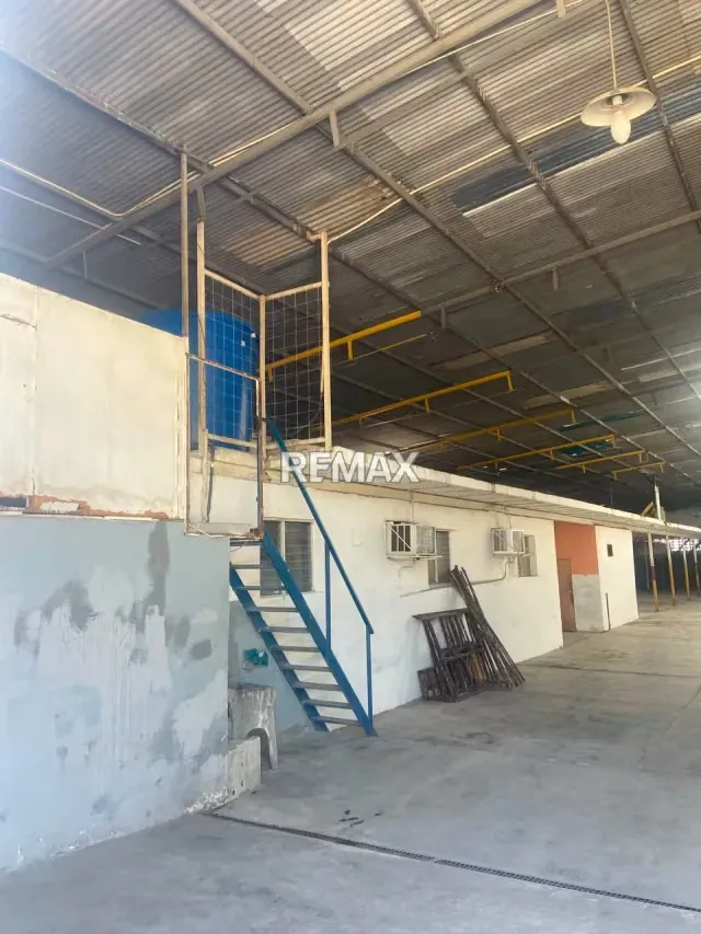En Alquiler Galpon Av. Intercomunal