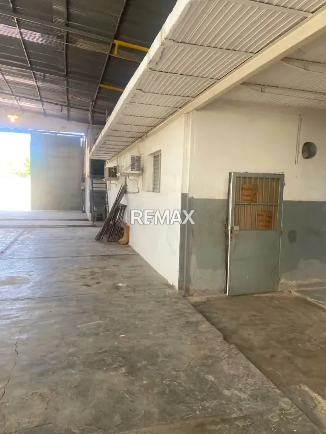 En Alquiler Galpon Av. Intercomunal - 3