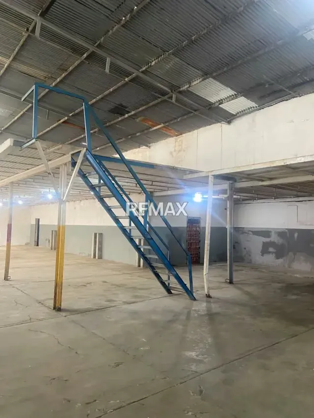 En Alquiler Galpon Av. Intercomunal - 6