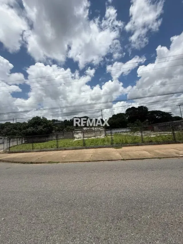 En Alquiler Lote estratégicamente ubicado en la avenida 13 de Junio - Araure - 13