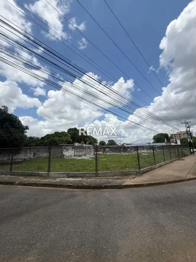 En Alquiler Lote estratégicamente ubicado en la avenida 13 de Junio - Araure - 14