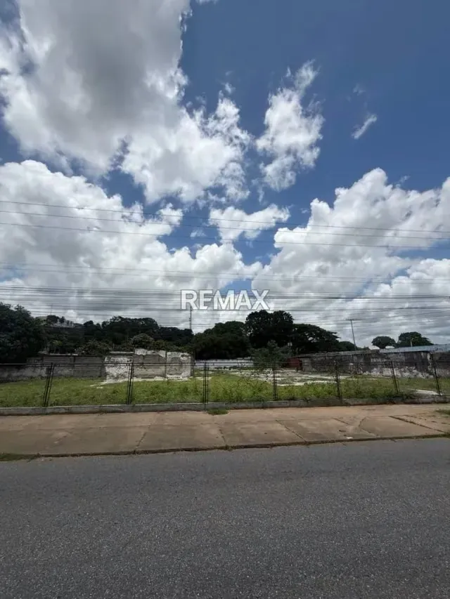 En Alquiler Lote estratégicamente ubicado en la avenida 13 de Junio - Araure - 15