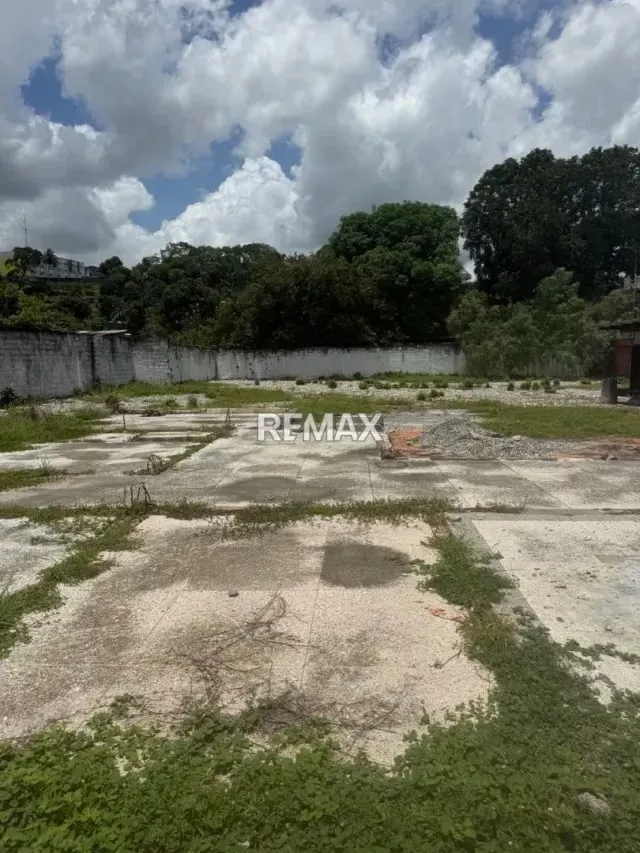 En Alquiler Lote estratégicamente ubicado en la avenida 13 de Junio - Araure - 5