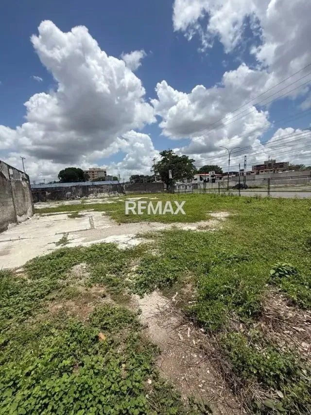En Alquiler Lote estratégicamente ubicado en la avenida 13 de Junio - Araure - 10