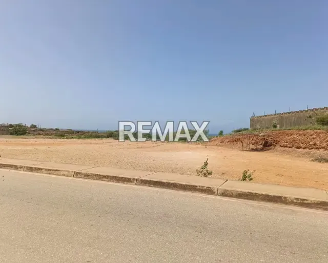 POTENCIAL TERRENO EN PRIMERA LINEA EN LA V JUAN BAUTISTA ARISMENDI - 11
