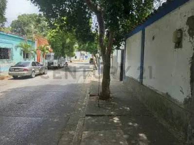 Casa y terreno, zona colonial, Asunción, Isla de Margarita