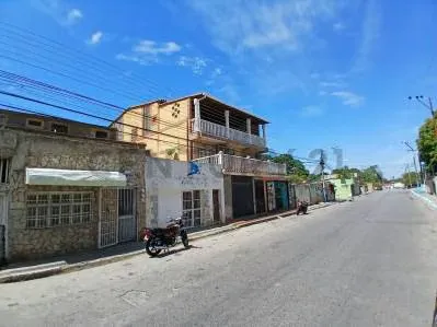 Edificio residencial y comercial de 564 m² en Porlamar - 2