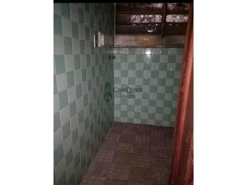 Se vende Edificio Comercial en Puerto Cabello, centro Av.juan J.Flores - 12