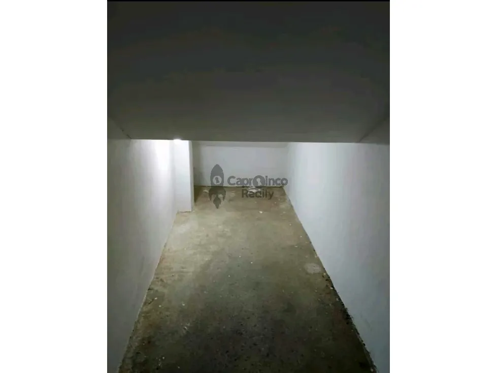 Se vende Edificio Comercial en Puerto Cabello, centro Av.juan J.Flores - 15