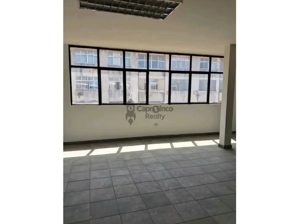 Se vende Edificio Comercial en Puerto Cabello, centro Av.juan J.Flores - 21