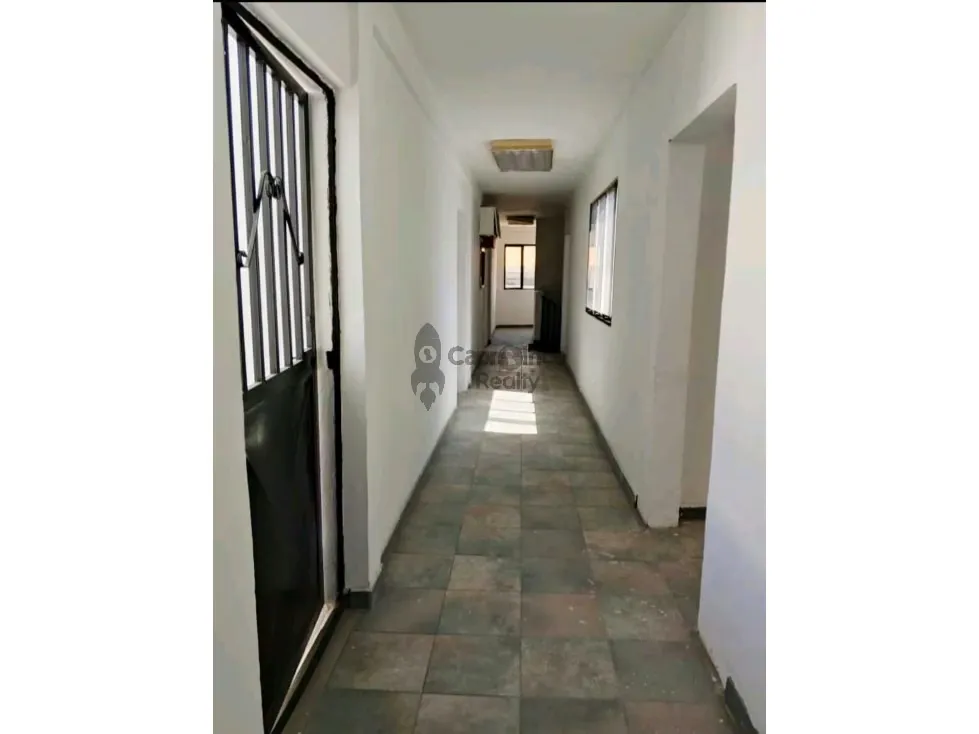 Se vende Edificio Comercial en Puerto Cabello, centro Av.juan J.Flores - 23
