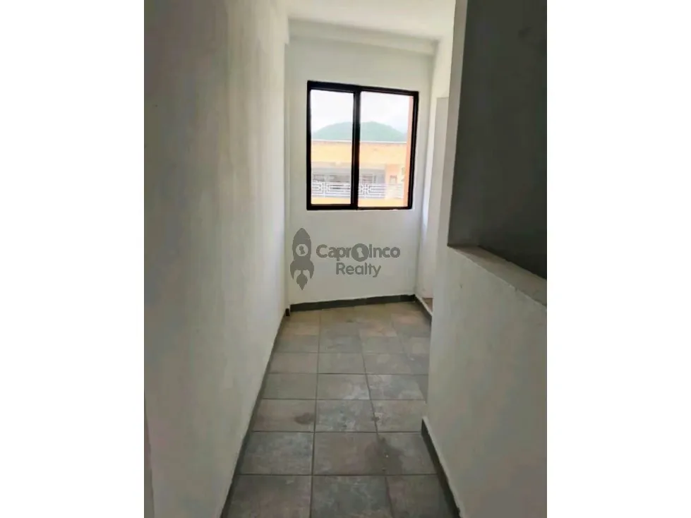 Se vende Edificio Comercial en Puerto Cabello, centro Av.juan J.Flores - 33