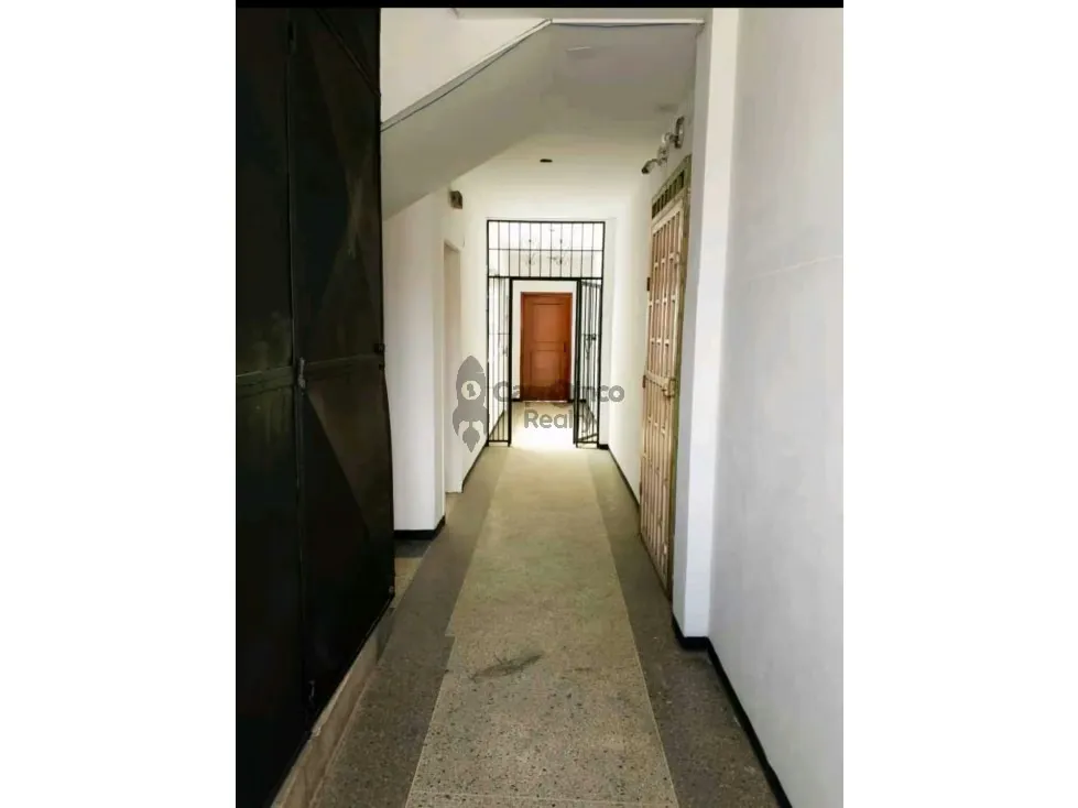 Se vende Edificio Comercial en Puerto Cabello, centro Av.juan J.Flores - 35