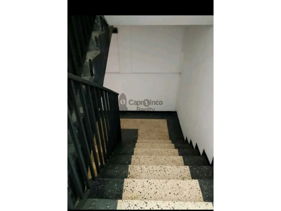 Se vende Edificio Comercial en Puerto Cabello, centro Av.juan J.Flores - 37