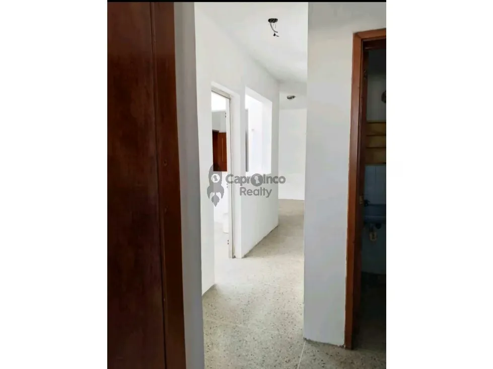 Se vende Edificio Comercial en Puerto Cabello, centro Av.juan J.Flores - 42