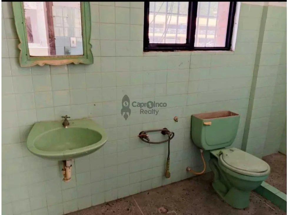 Se vende Edificio Comercial en Puerto Cabello, centro Av.juan J.Flores - 49