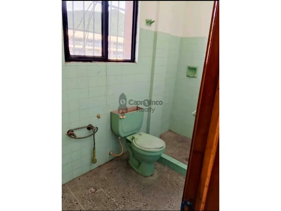 Se vende Edificio Comercial en Puerto Cabello, centro Av.juan J.Flores - 51