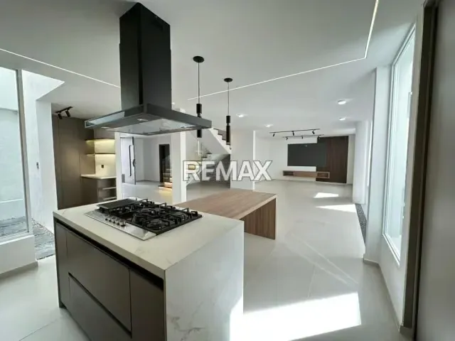 Casa Moderna a Estrenar – Urb. Villa Franca - 13