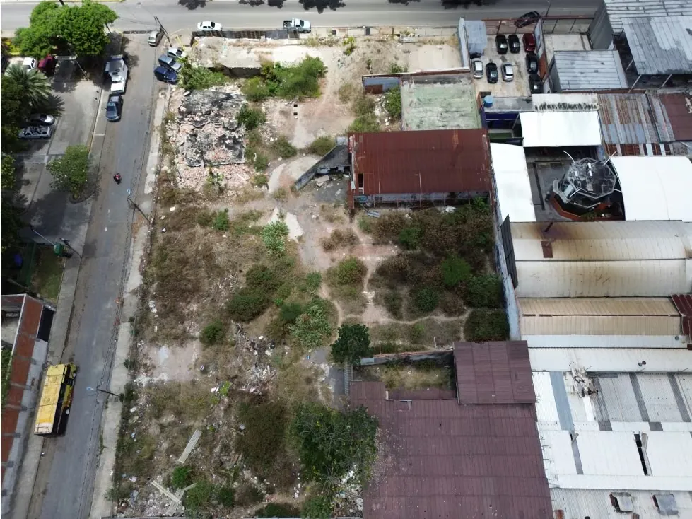En Venta Terreno Comercial en Los Dos Caminos. Sucre - Caracas - 2