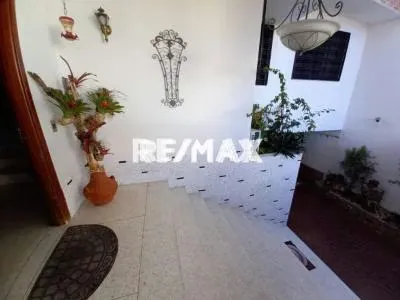 Casa en Venta en la Urbanización El Marques Mun. Sucre - 2