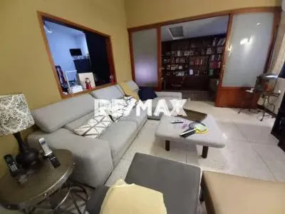 Casa en Venta en la Urbanización El Marques Mun. Sucre - 3