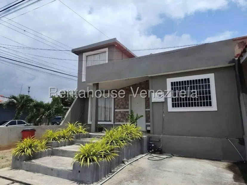 Casa (Duplex) en Alquiler en Prados del Golf, Lara