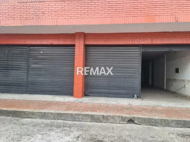 EN ALQUILER AMPLIO LOCAL EN EXCELENTE UBICACIÓN - 5