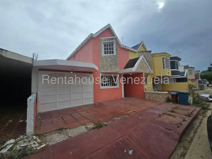 Townhouse (Duplex) en Venta en Tamare, Zulia
