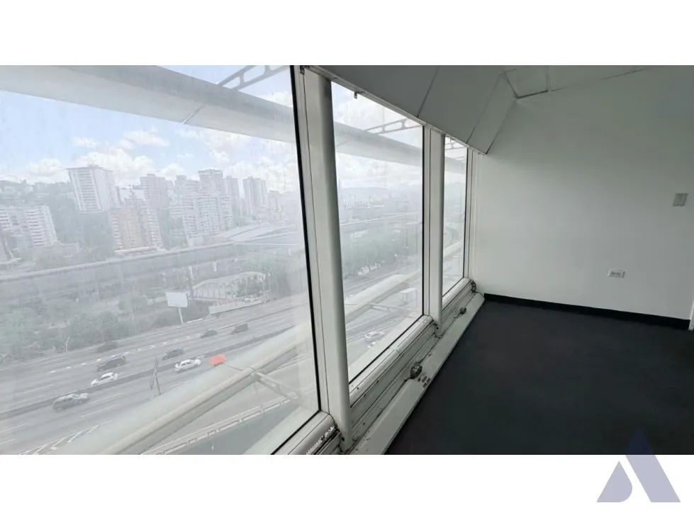 Alquilo oficina 120m2 Torre Molvinet El Recreo 0670 - 17