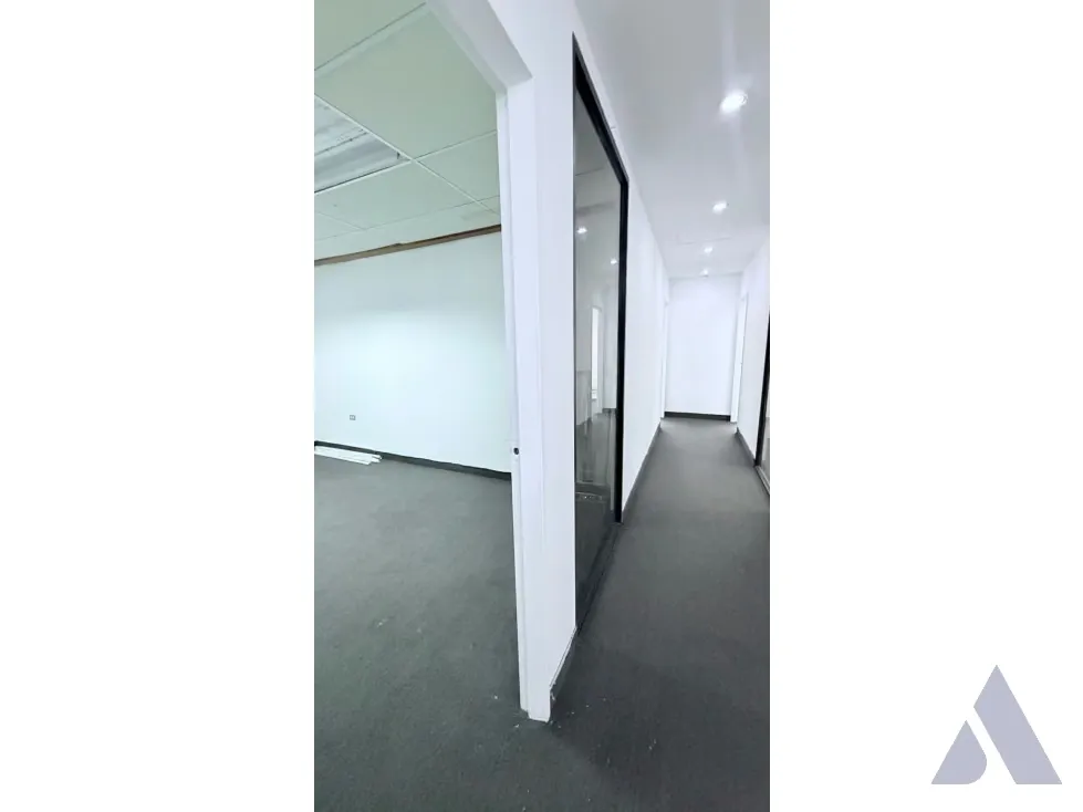 Alquilo oficina 120m2 Torre Molvinet El Recreo 0670 - 23