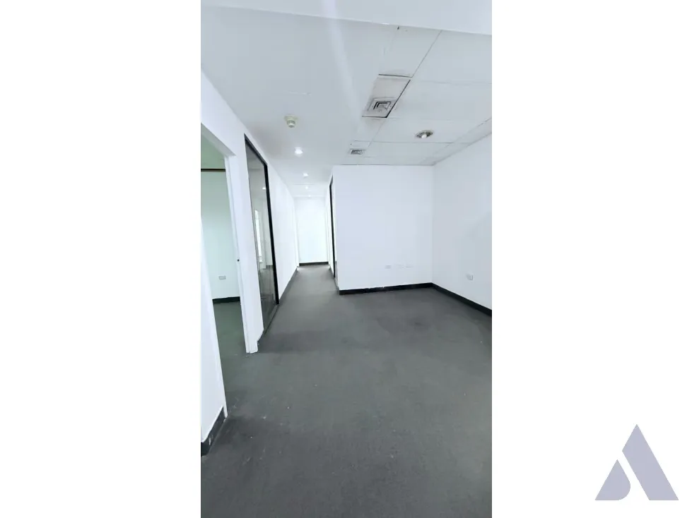 Alquilo oficina 120m2 Torre Molvinet El Recreo 0670 - 25