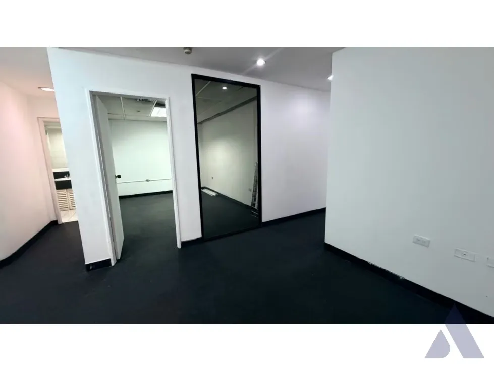Alquilo oficina 120m2 Torre Molvinet El Recreo 0670 - 9