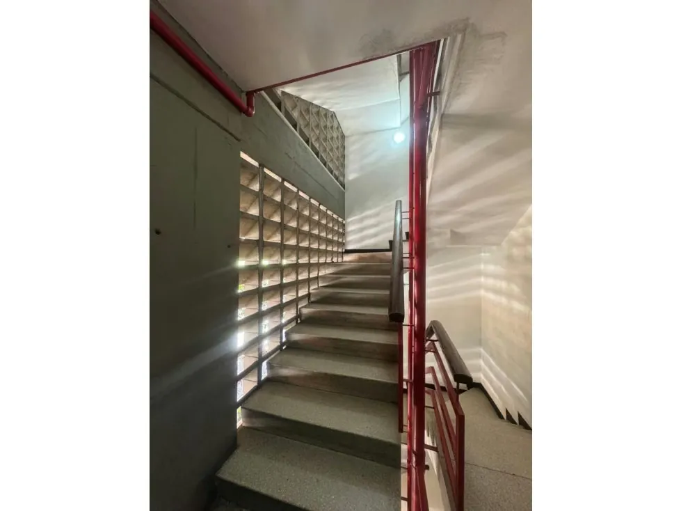 EDIFICIO EN VENTA 650 M2 - URB. EL ROSAL - 4