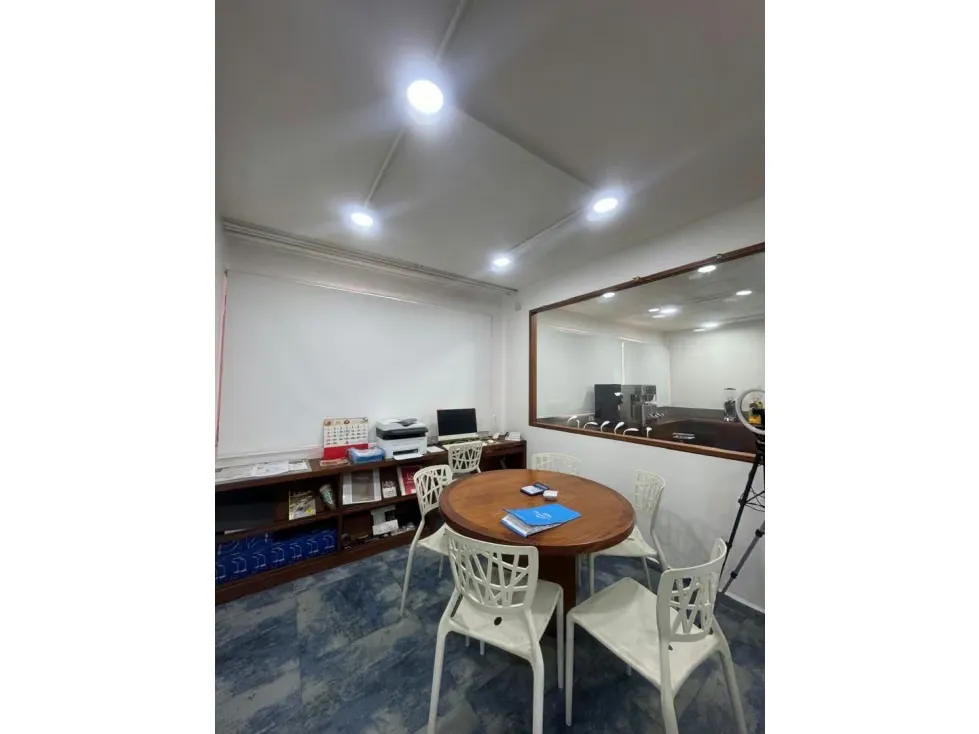 EDIFICIO EN VENTA 650 M2 - URB. EL ROSAL - 6