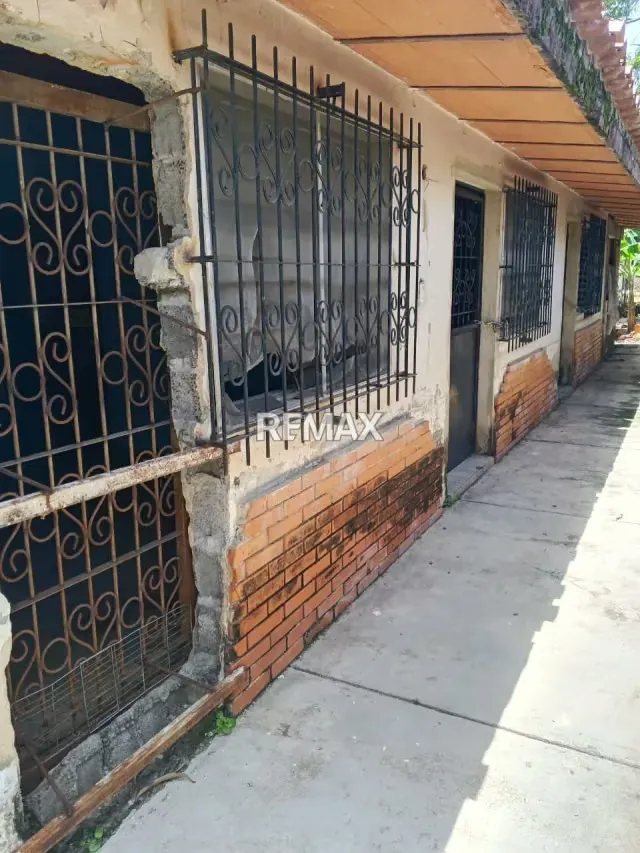 Terreno con casa por remodelar - 5