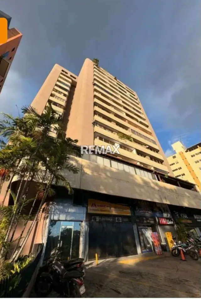 PH 230 MT2 AV. ROMULO GALLEGOS EN VENTA
