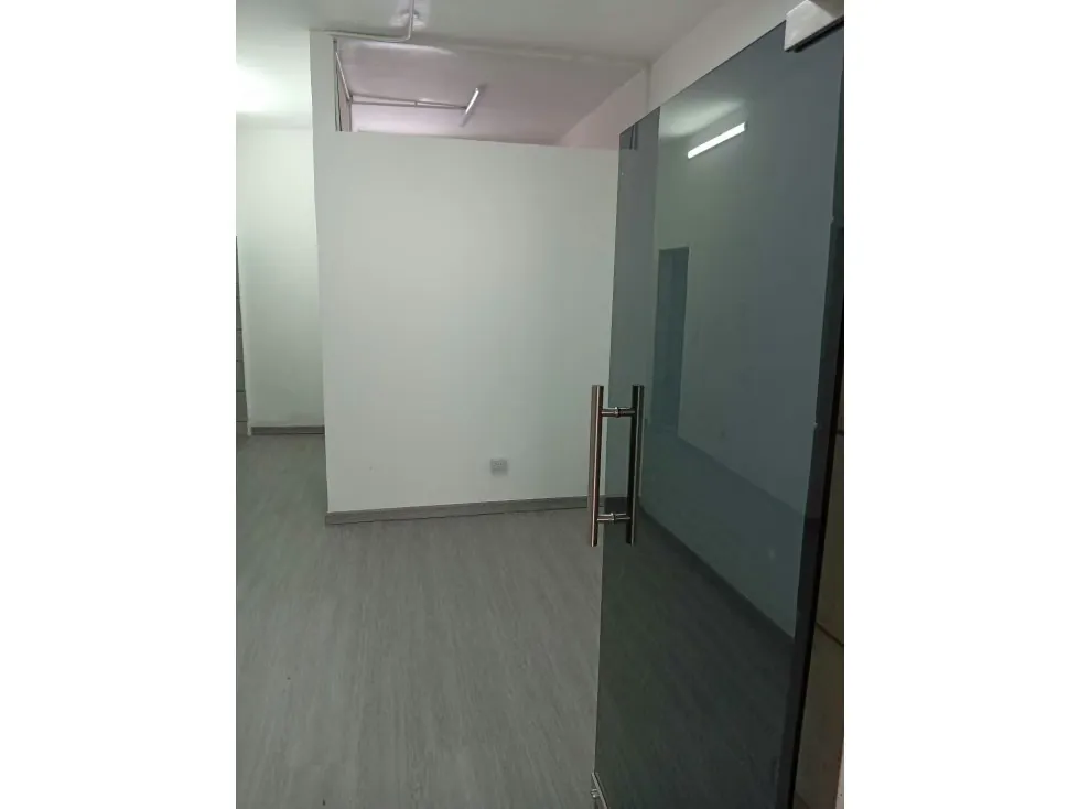 Alquilo oficina 56m2 Campo Claro 6777 - 5