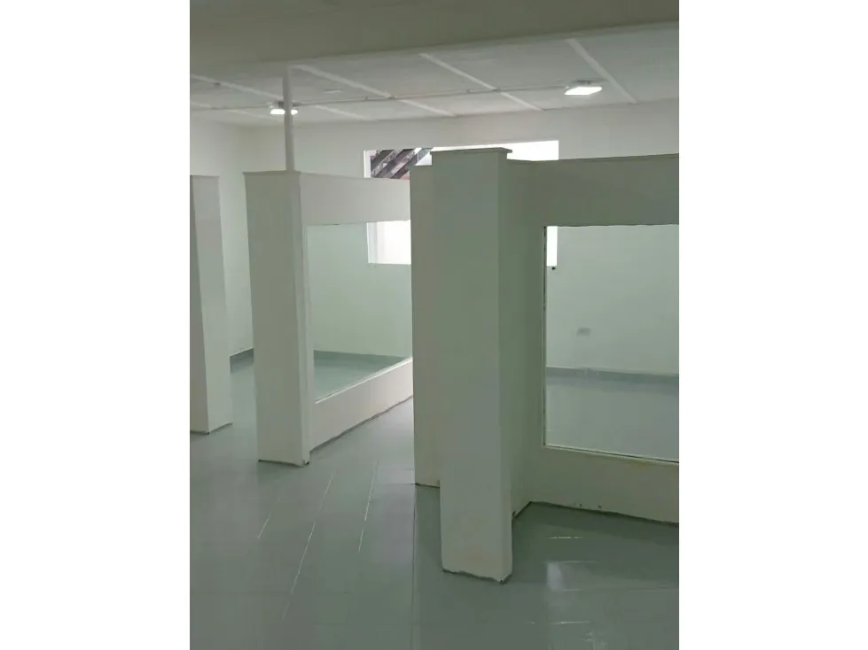 Alquilo oficina 56m2 Campo Claro 6777 - 7