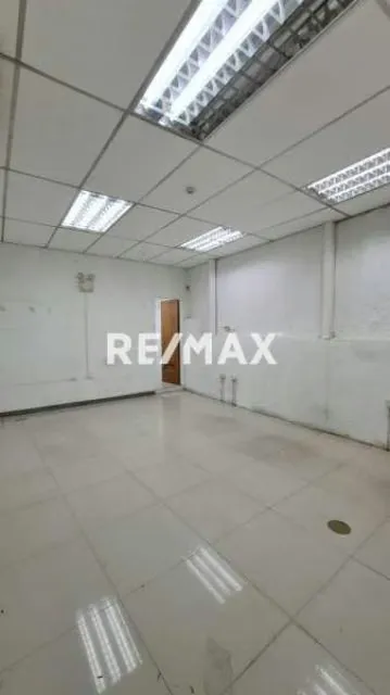 VENTA DE EXCELENTE LOCAL EN SAN DIEGO C.C PLAZA ESMERALDA NIVEL PLANTA BAJA - 3