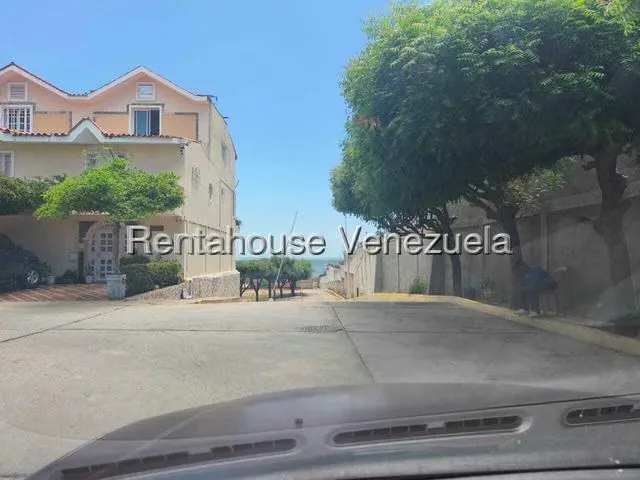 Casa (Multipes Niveles) en Venta en Avenida Milagro Norte, Zulia - 2
