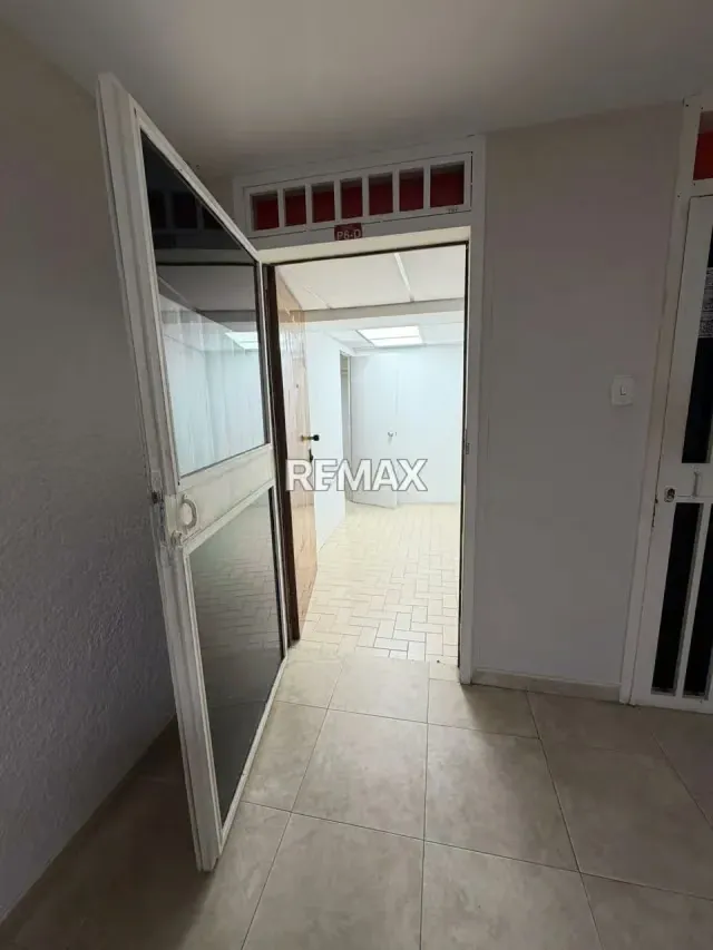 EN ALQUILER Oficina ubicada en el Unicentro el Angel piso 6 - 11