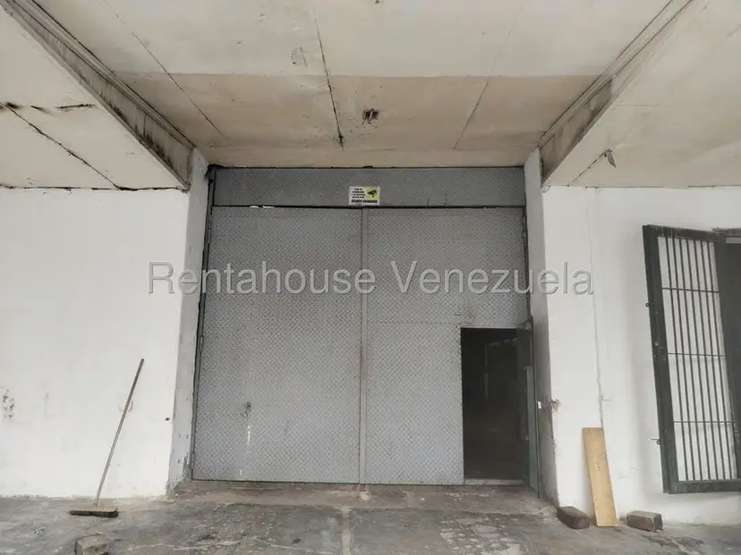 Comercial (Galpon - Deposito) en Alquiler en Puente Hierro, Distrito Metropolitano