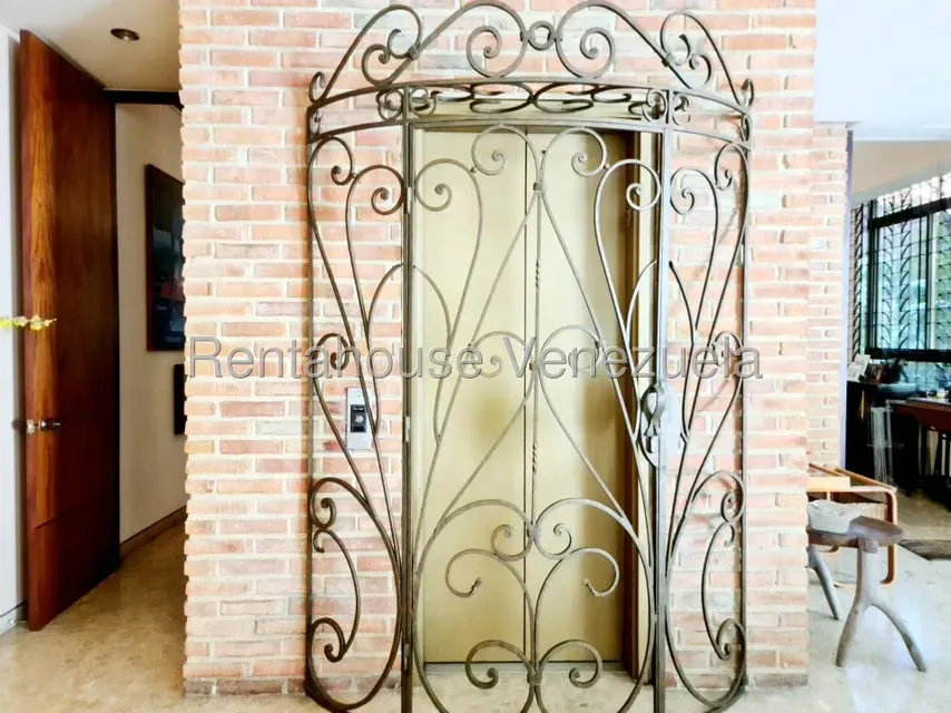 Apartamento (Planta Baja) en Venta en Altamira, Distrito Metropolitano - 2