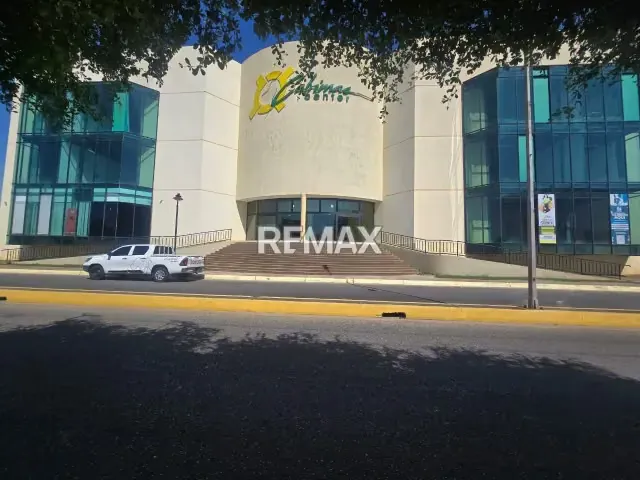LOCAL COMERCIAL EN ALQUILER EN CABIMAS CENTER (OBRA GRIS)