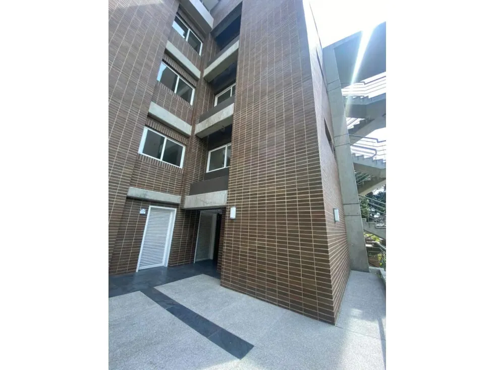 EDIFICIO RESIDENCIAL EN VENTA - URB. LA CASTELLANA - 21